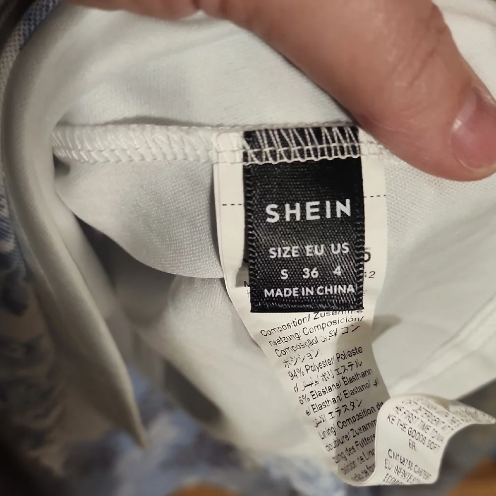 SHEIN Blue and White Floral Dress - Picture 4 of 4